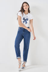 Calça Mom em Jeans Escuro com Bolsos Later