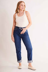 Calça Mom em Jeans Escuro com Bolsos Later