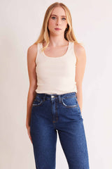 Calça Mom em Jeans Escuro com Bolsos Later