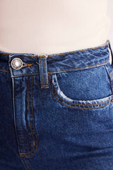 Calça Mom em Jeans Escuro com Bolsos Later