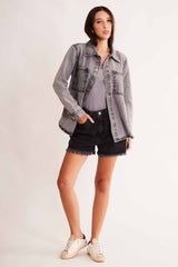 Shorts Mom em Jeans Escuro com Barra Desfiad