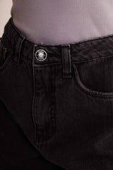 Shorts Mom em Jeans Escuro com Barra Desfiad