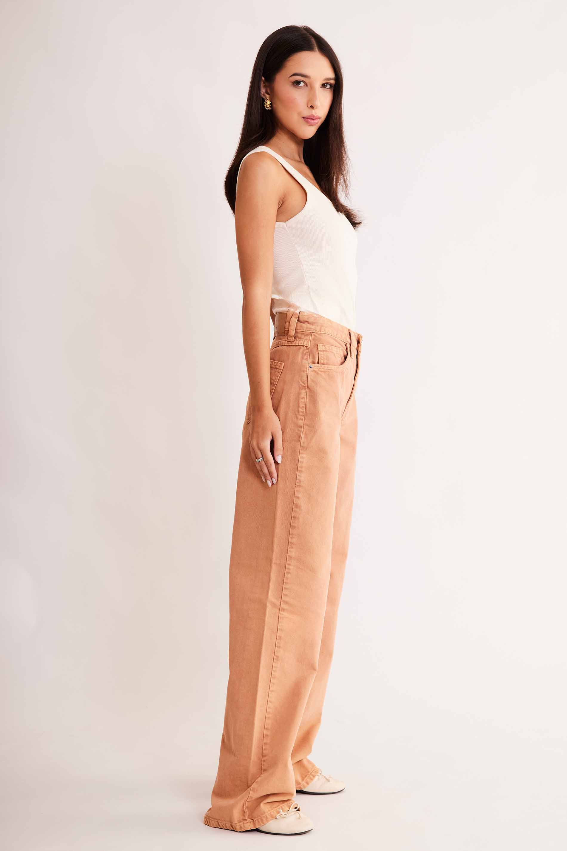 Calça Wide Leg em Sarja com Bolsos Frontais