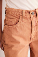 Calça Wide Leg em Sarja com Bolsos Frontais