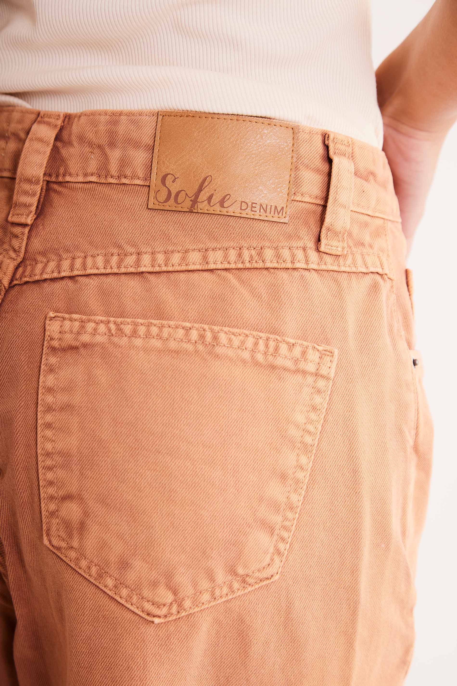 Calça Wide Leg em Sarja com Bolsos Frontais