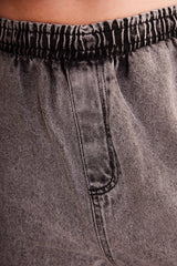 Calça Reta em Jeans Black com Elástico na Cintura