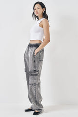 Calça Reta em Jeans Black com Elástico na Cintura