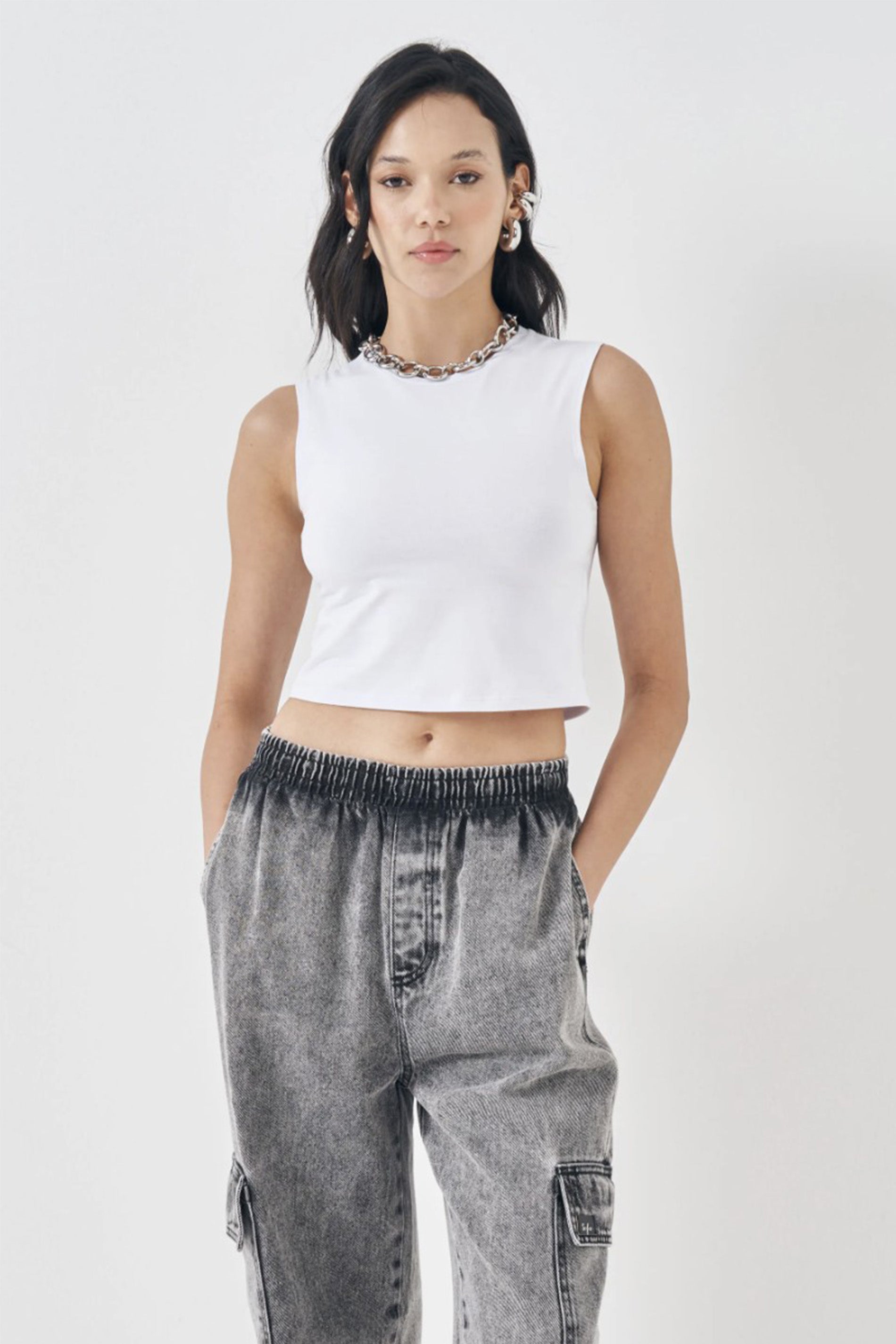 Calça Reta em Jeans Black com Elástico na Cintura