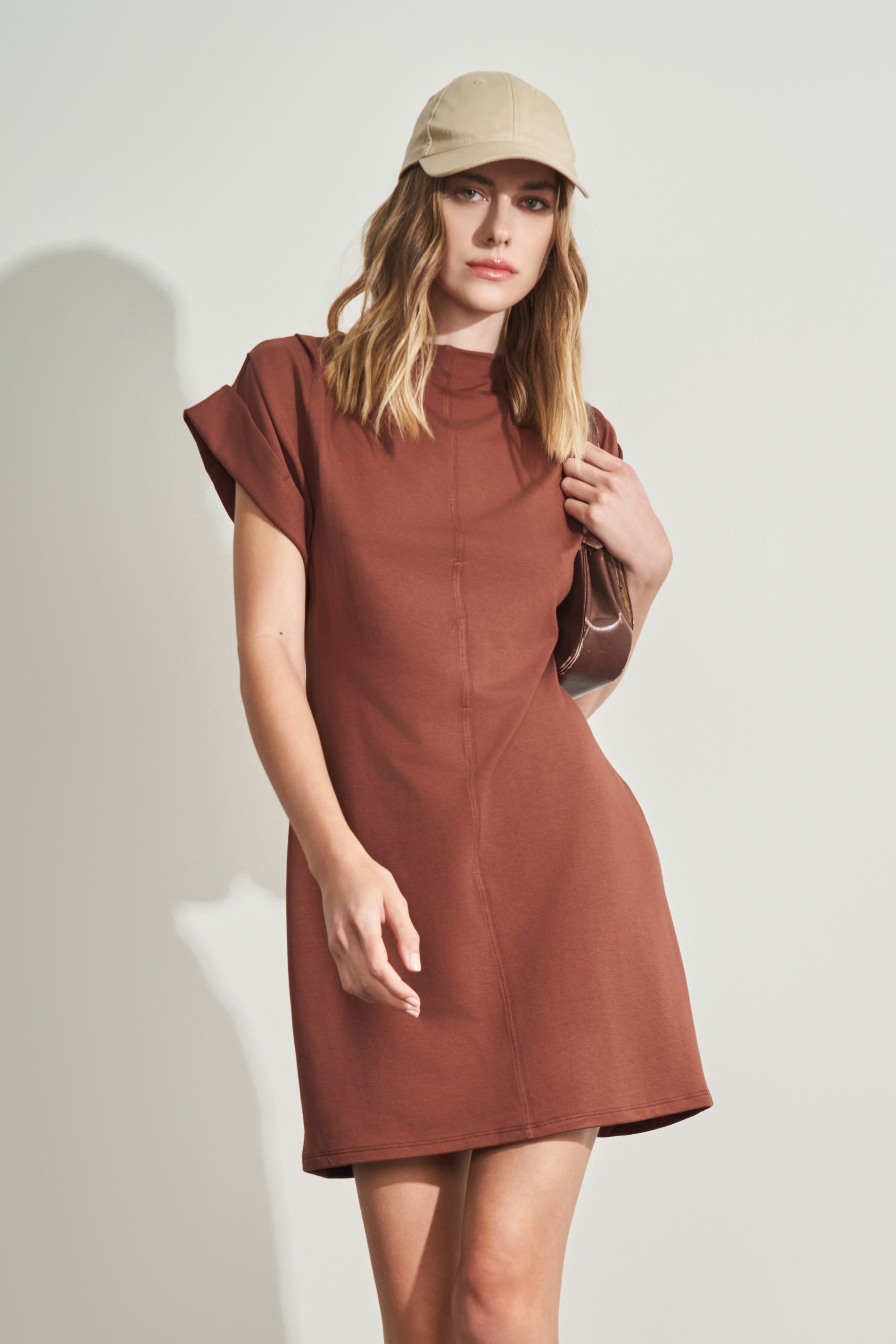 Vestido Curto com Manga Curta