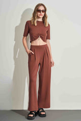 Calça Wide Leg com Bolsos Faca