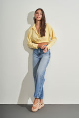 Camisa Cropped em Viscose Lisa com Manga Longa