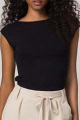 Blusa slim sem manga em ribana canelada