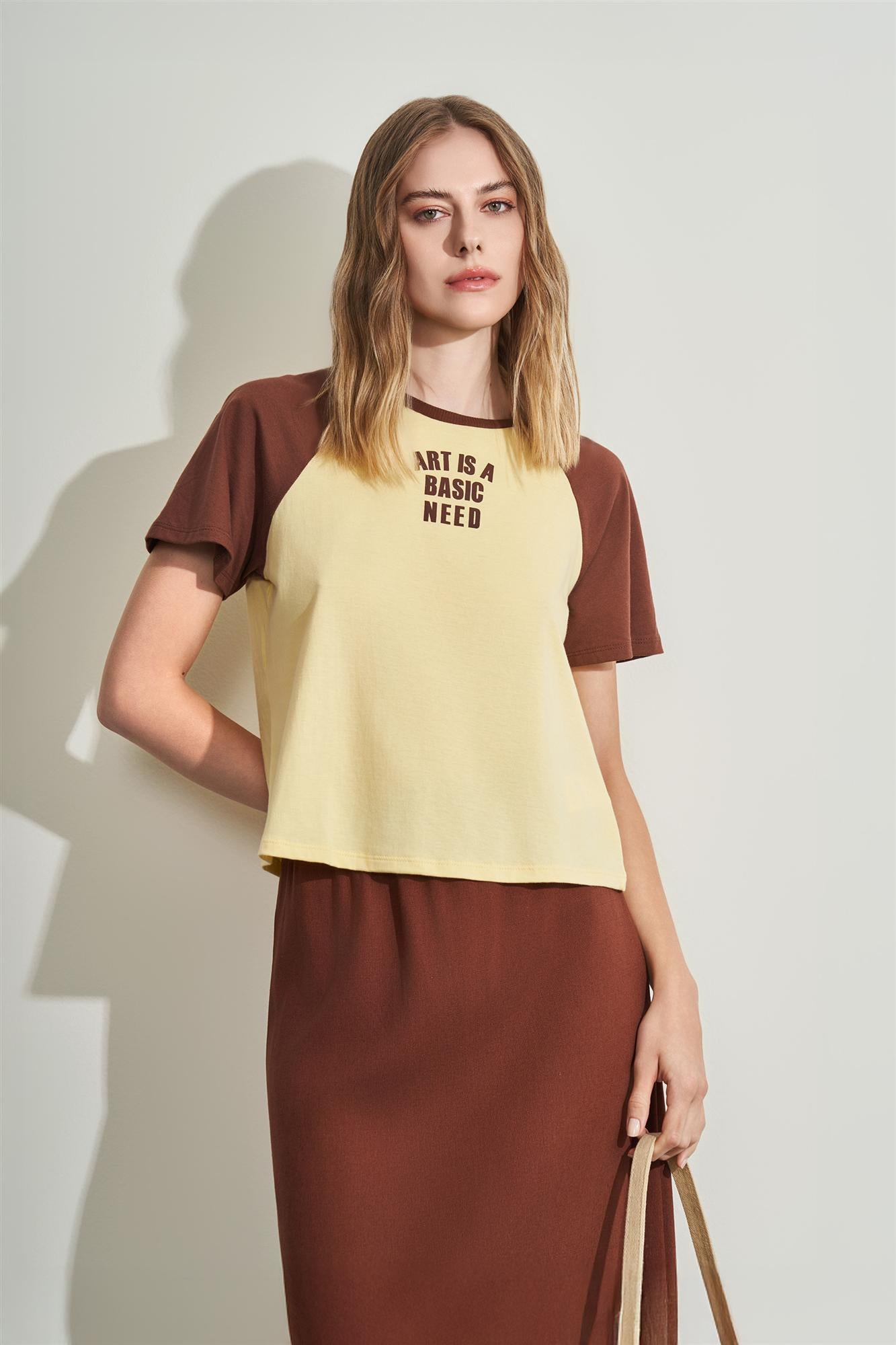 T-shirt Bicolor em Meia Malha com Caimento Slim