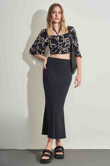 Blusa Cropped de Manga Curta em Plano Viscose Estampada