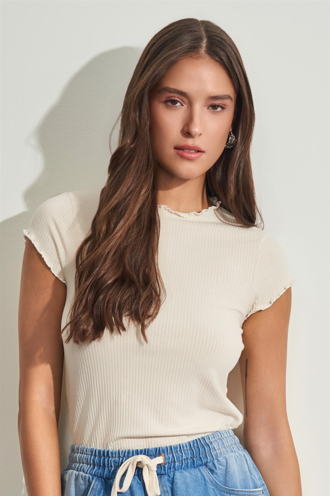 Blusa de Manga Curta em Ribana com Gola Alta