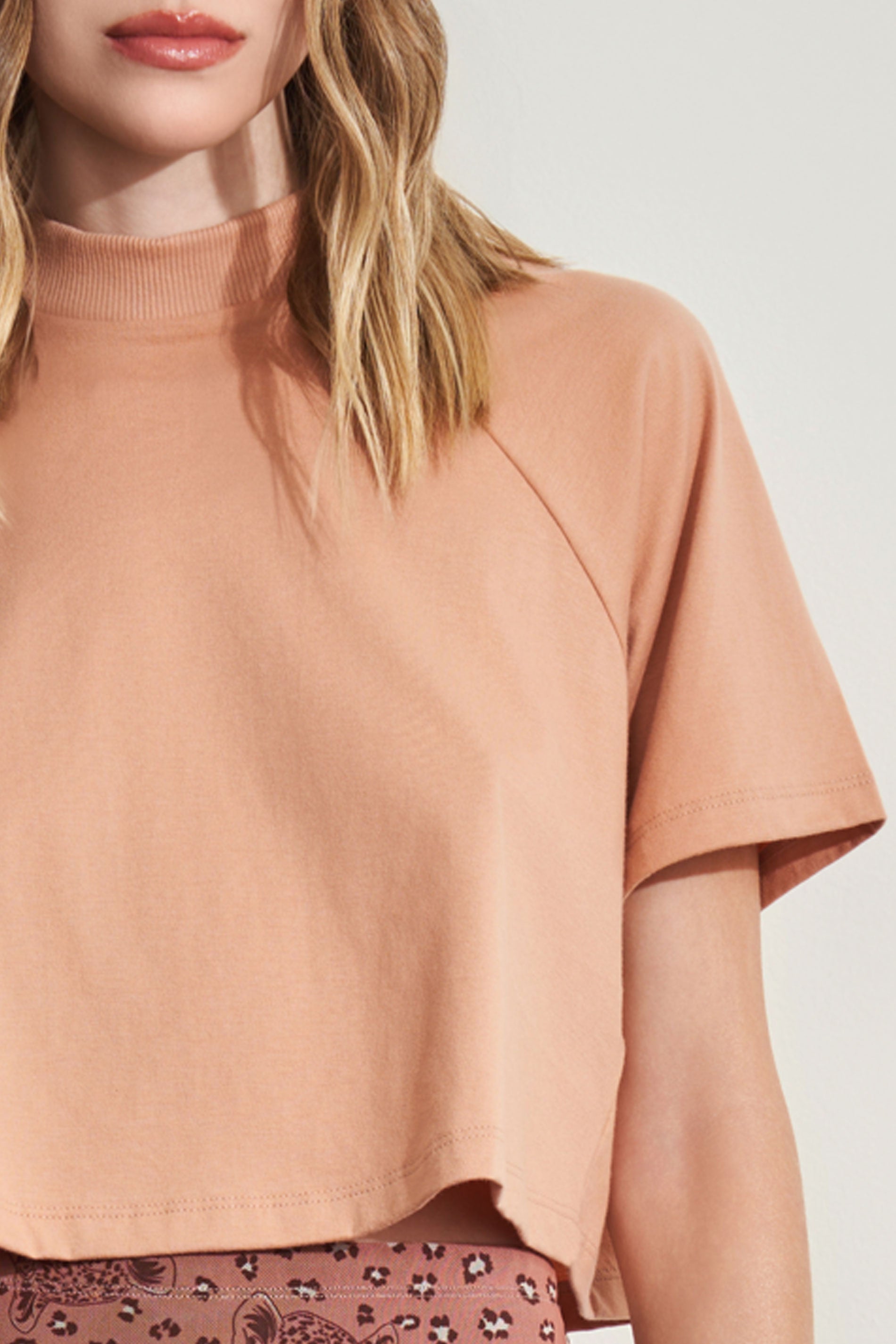 T-shirt Cropped em Meia Malha