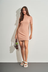 Vestido Curto de Manga Curta em Ribana