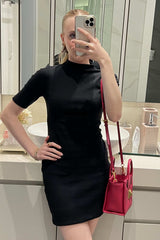 Vestido Curto de Manga Curta em Ribana