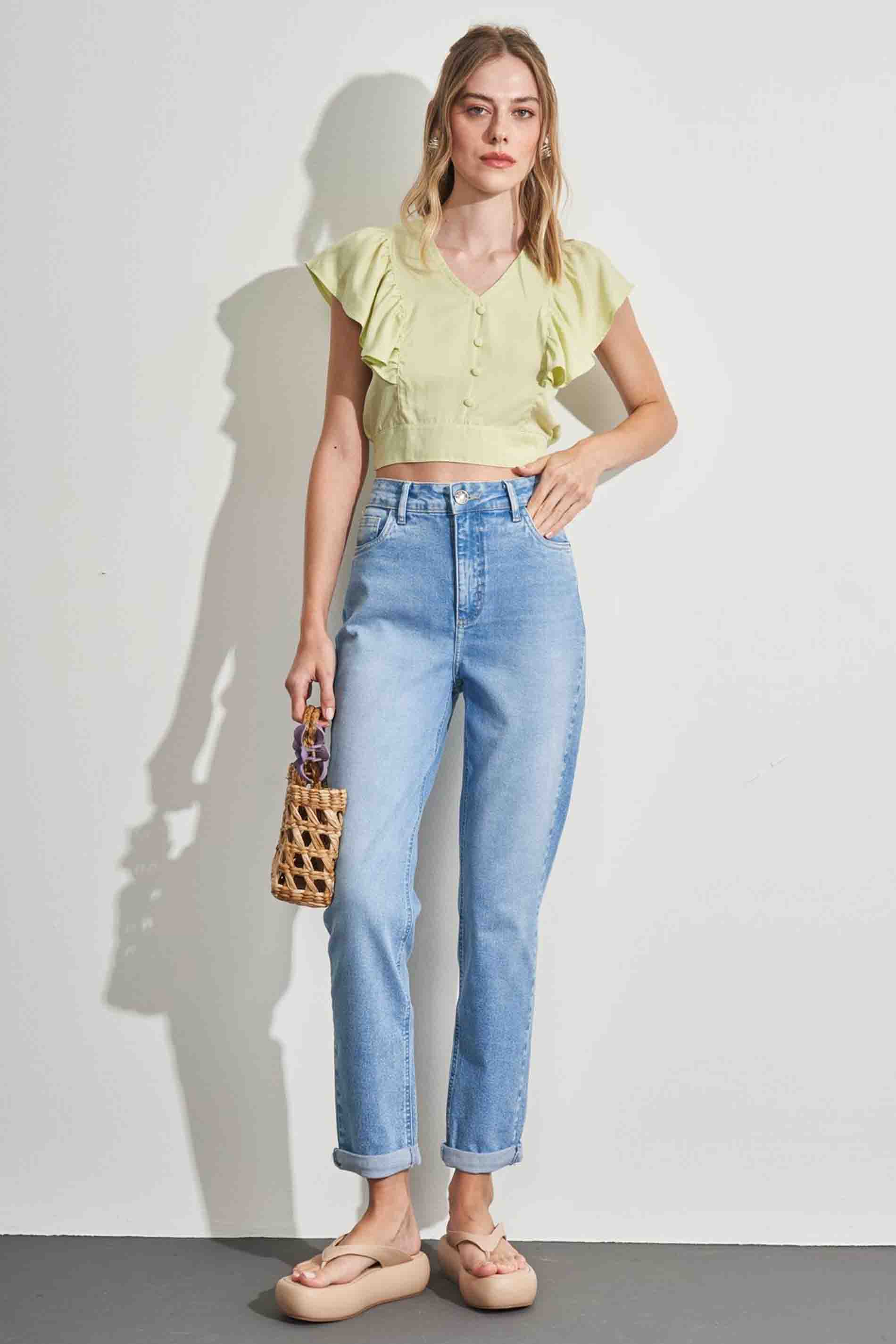 Calça Mom em jeans com elastano