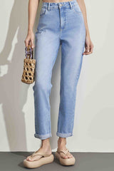 Calça Mom em jeans com elastano