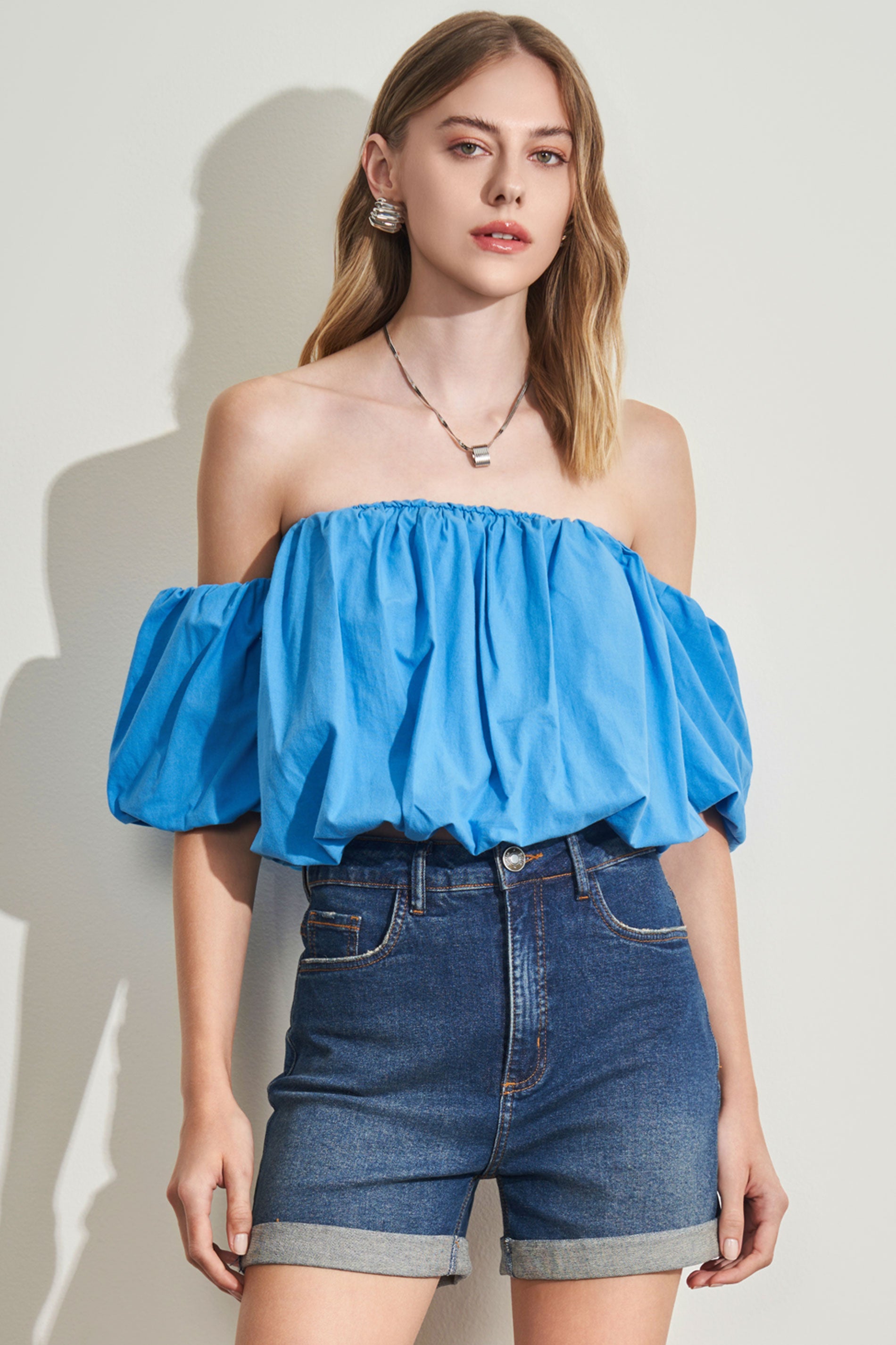 Shorts mom jeans com cintura alta