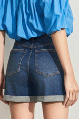 Shorts mom jeans com cintura alta
