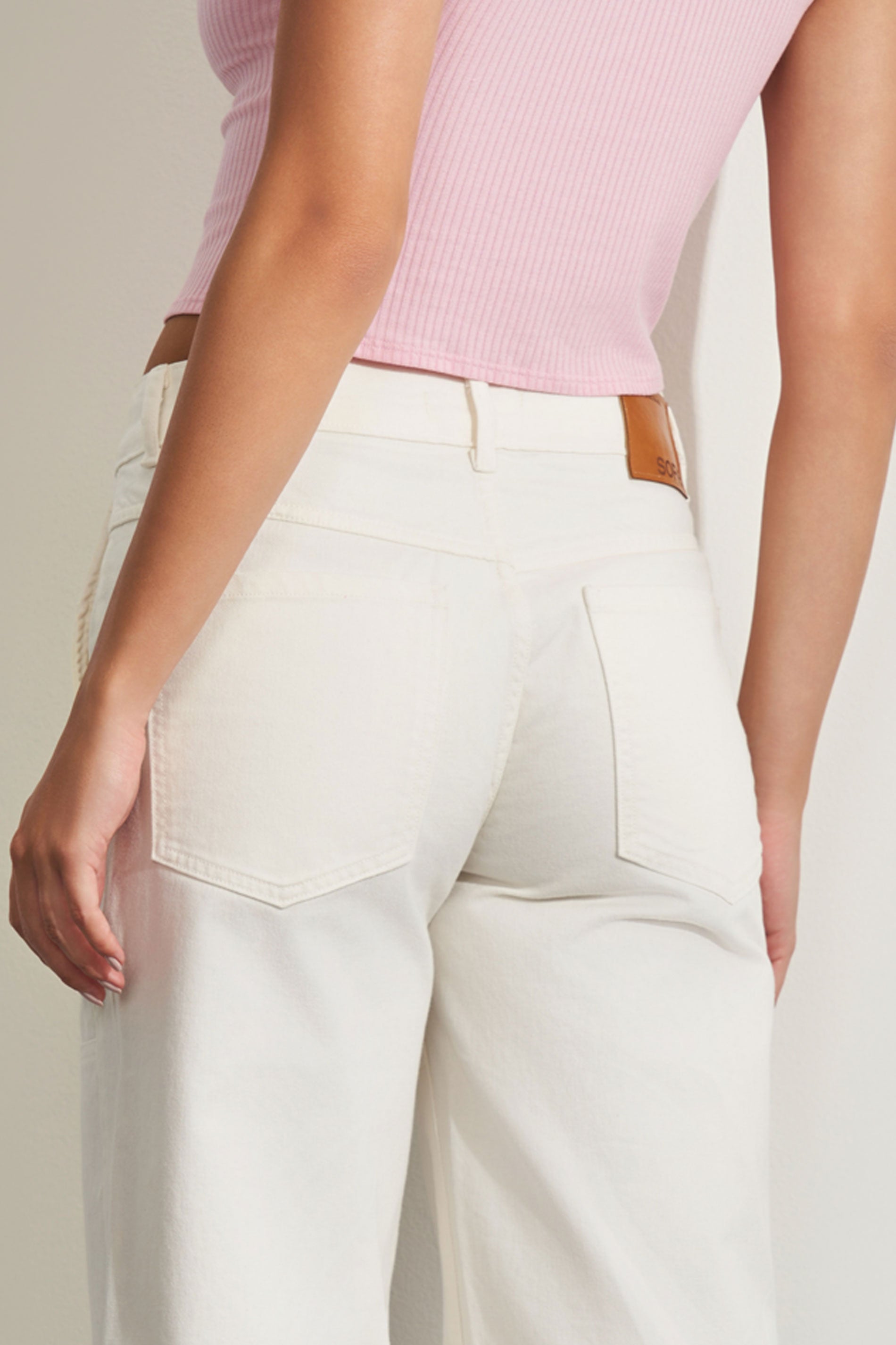 Calça skater em sarja com bolso frontal