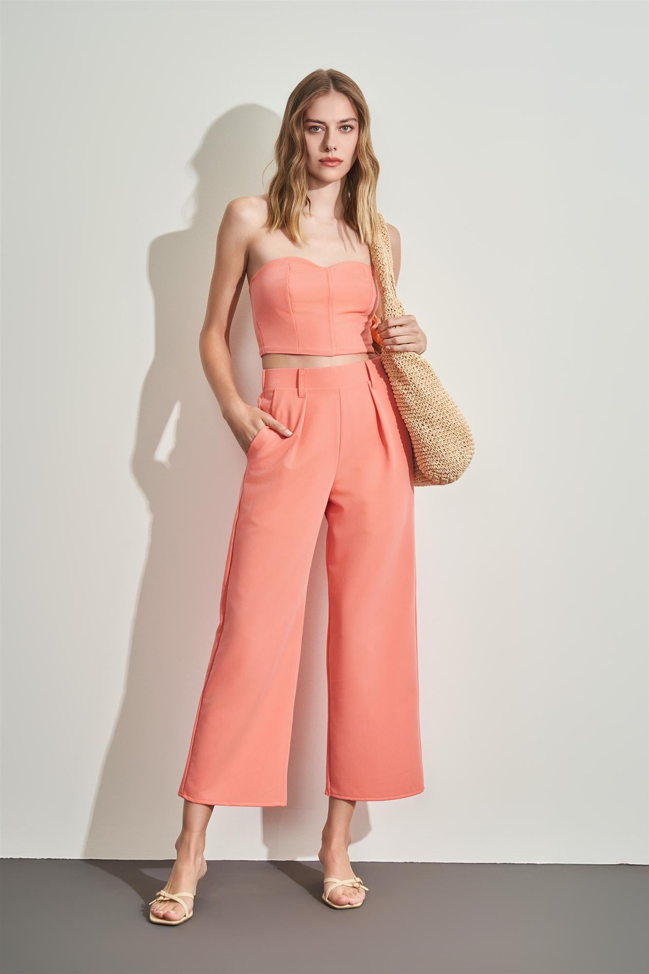 Calça Reta Cropped em Alfaiataria Comfy