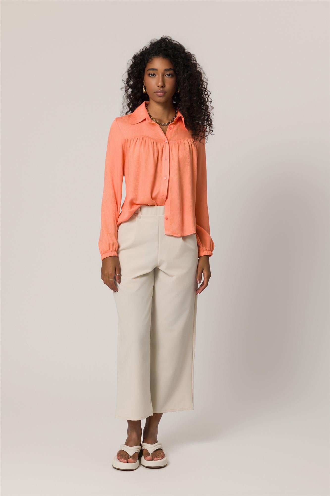 Camisa Manga Longa em Plano Viscose