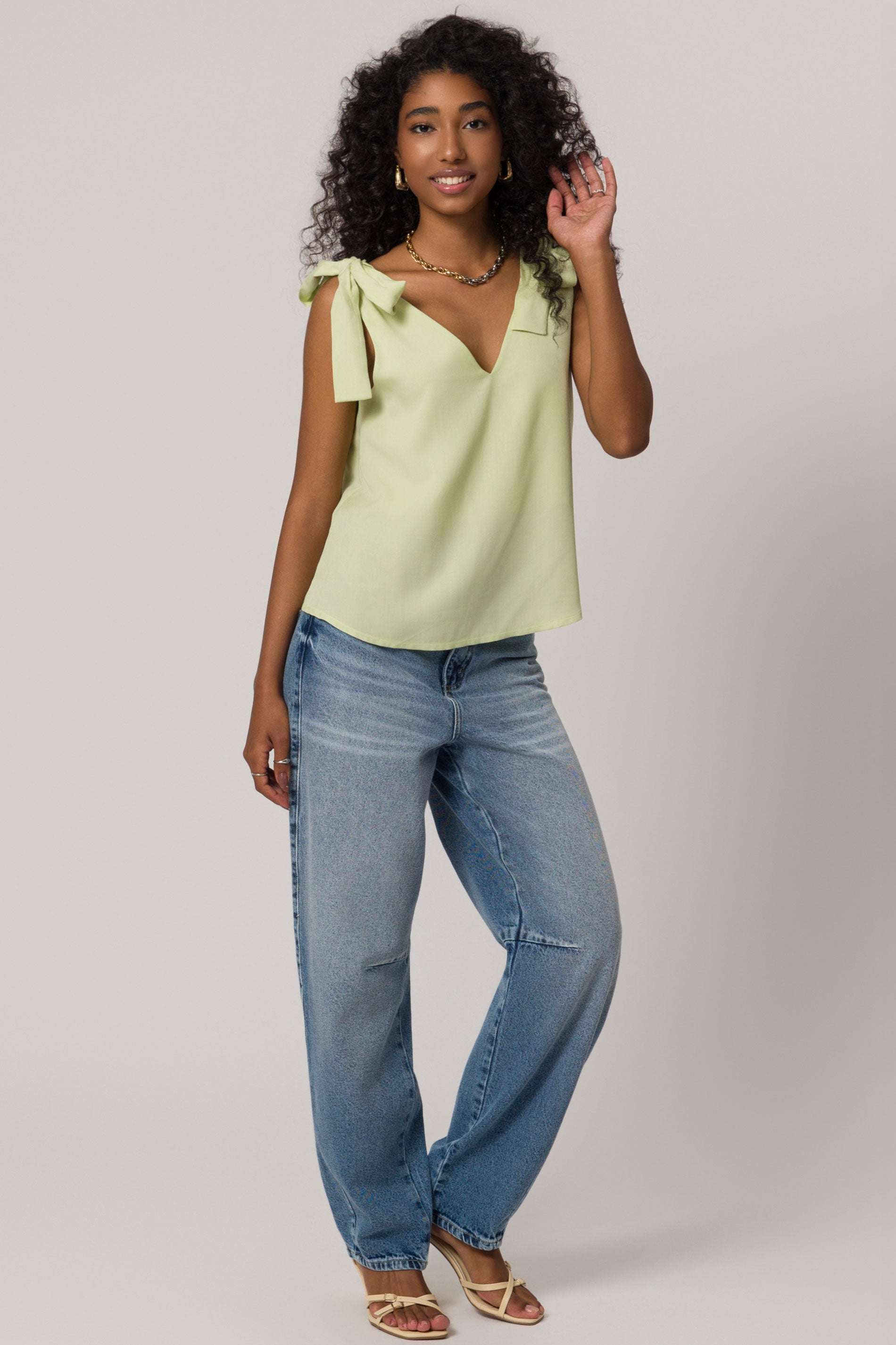 Blusa em plano tencel com nó frontal