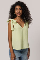 Blusa em plano tencel com nó frontal