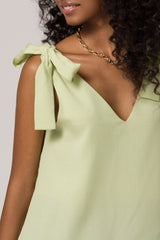 Blusa em plano tencel com nó frontal