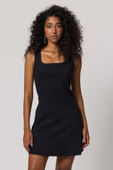 Vestido curto em ribana com decote quadrado