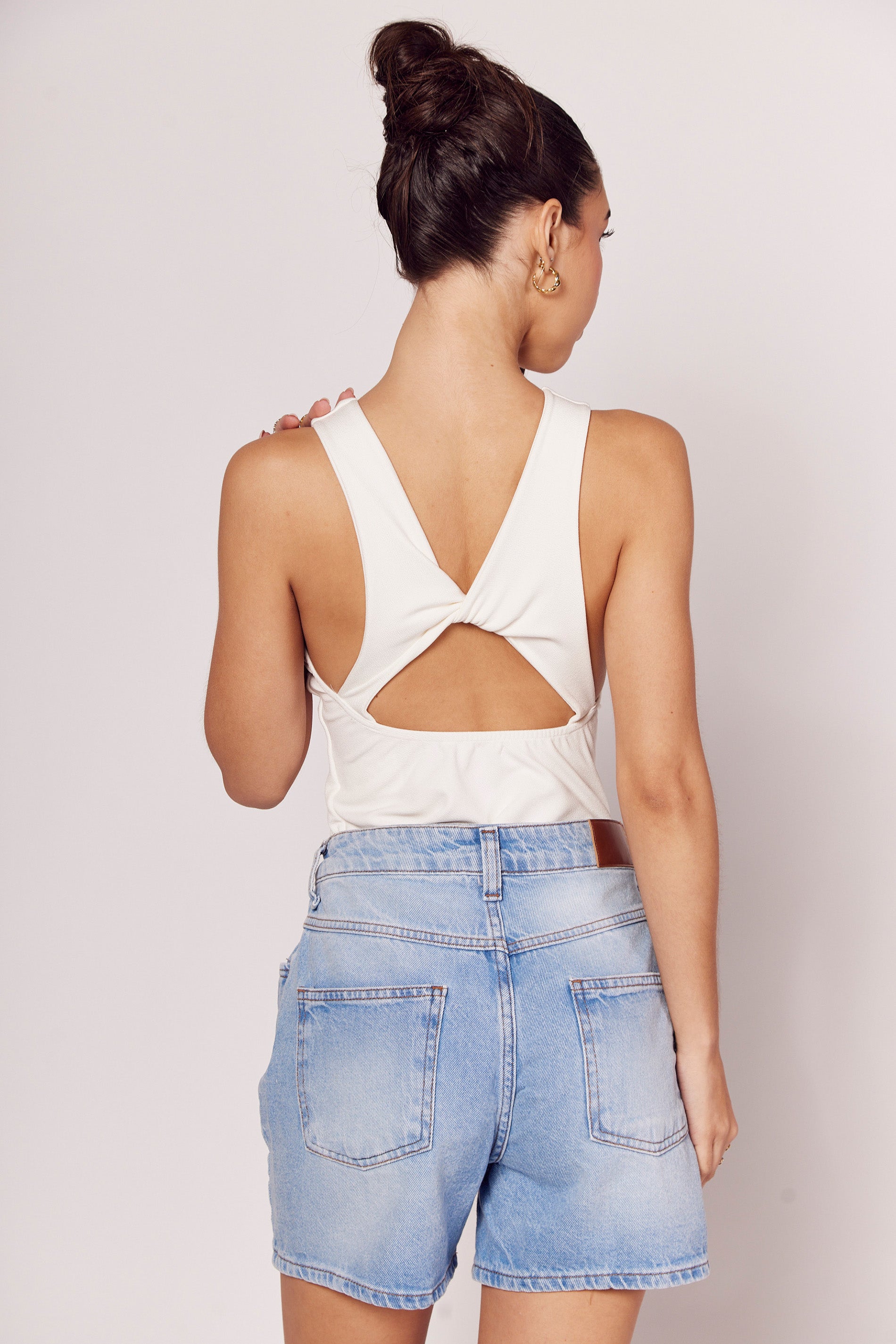Body Luminare Decote Nadador e Cut Out Costas