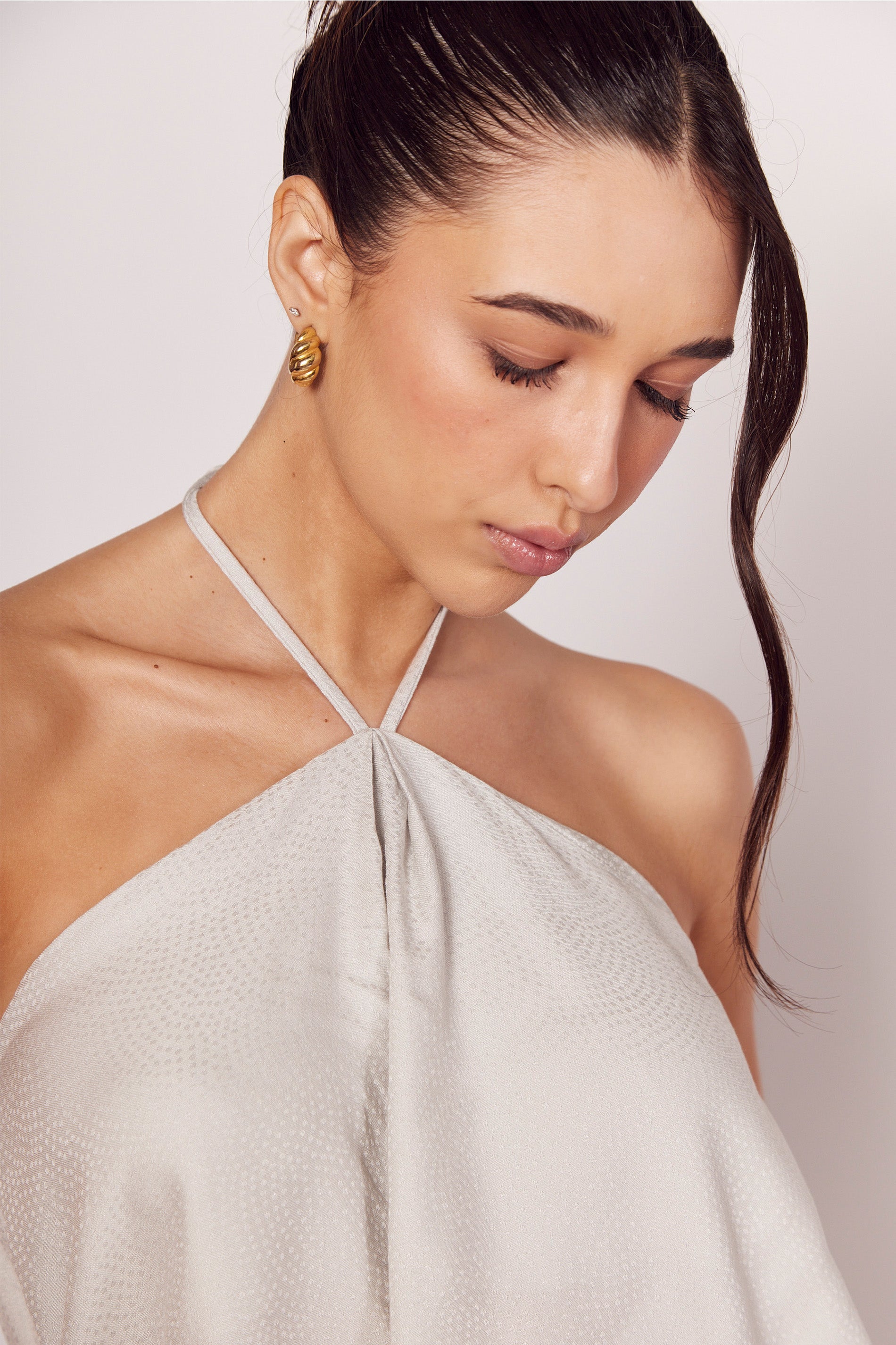 Blusa Ampla Halter Luminare em Tecido Acetinado