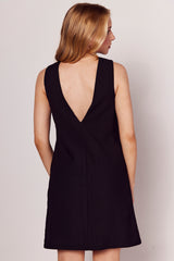 Vestido Curto Luminare com Aplicação de Brilhos e Modelagem Reta