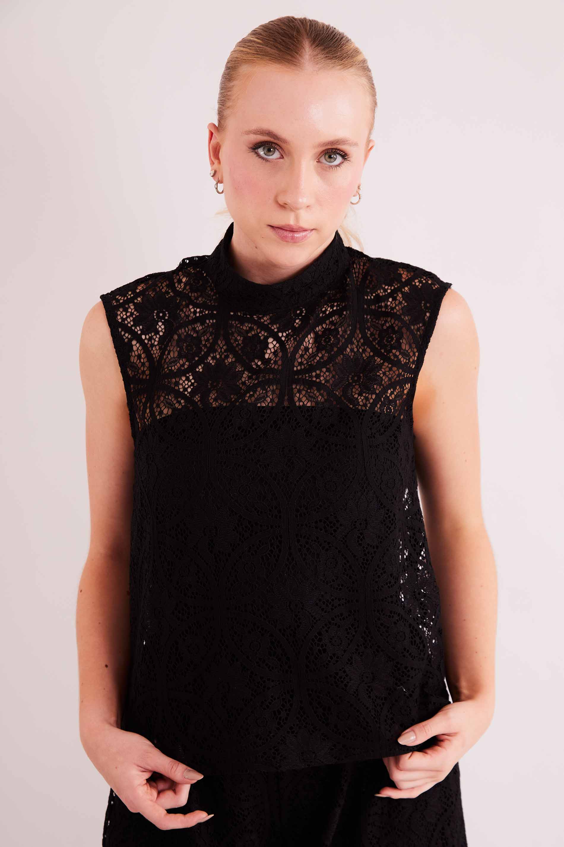 Blusa Urban Frame sem Manga em Plano Renda