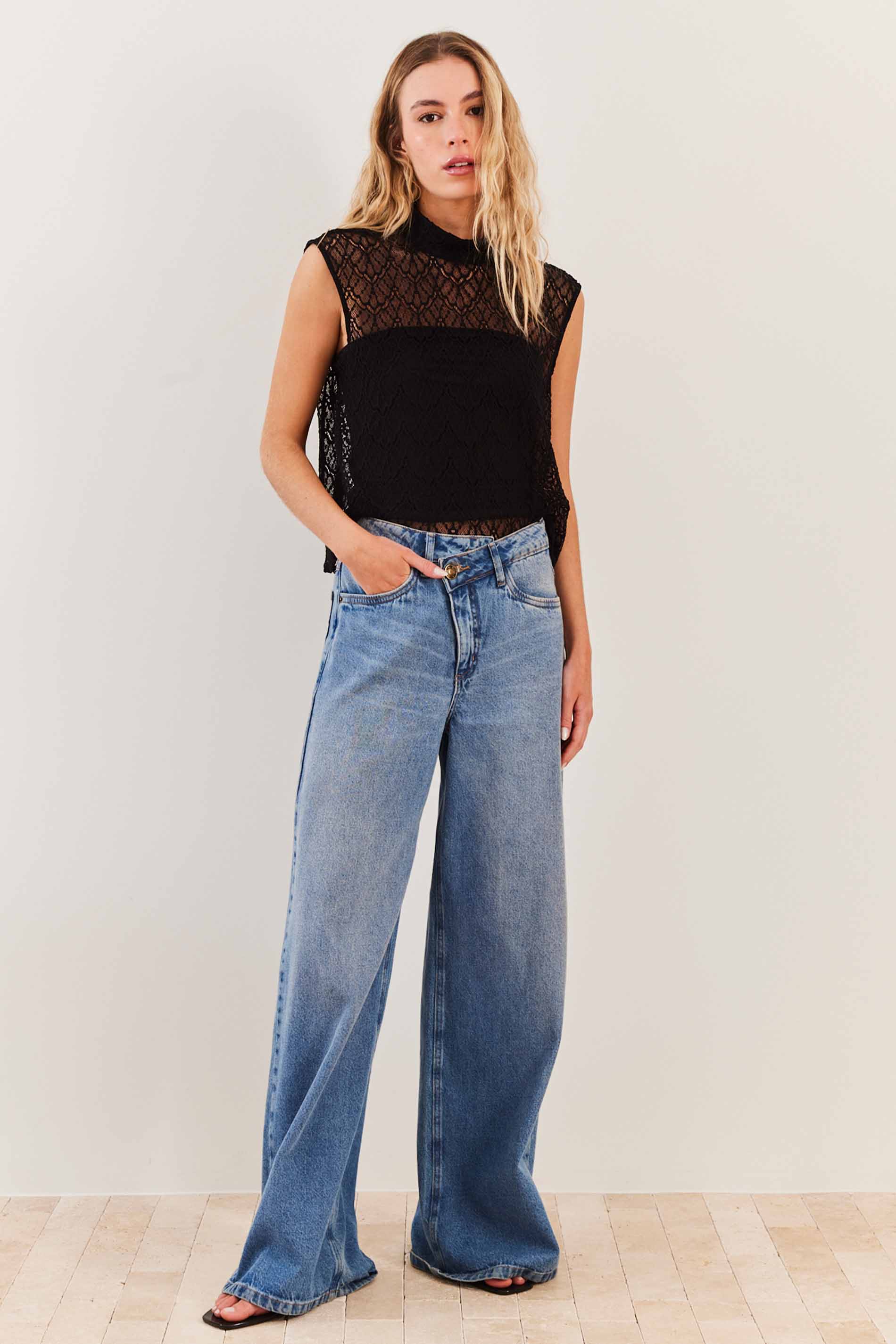 Blusa Urban Frame sem Manga em Plano Renda