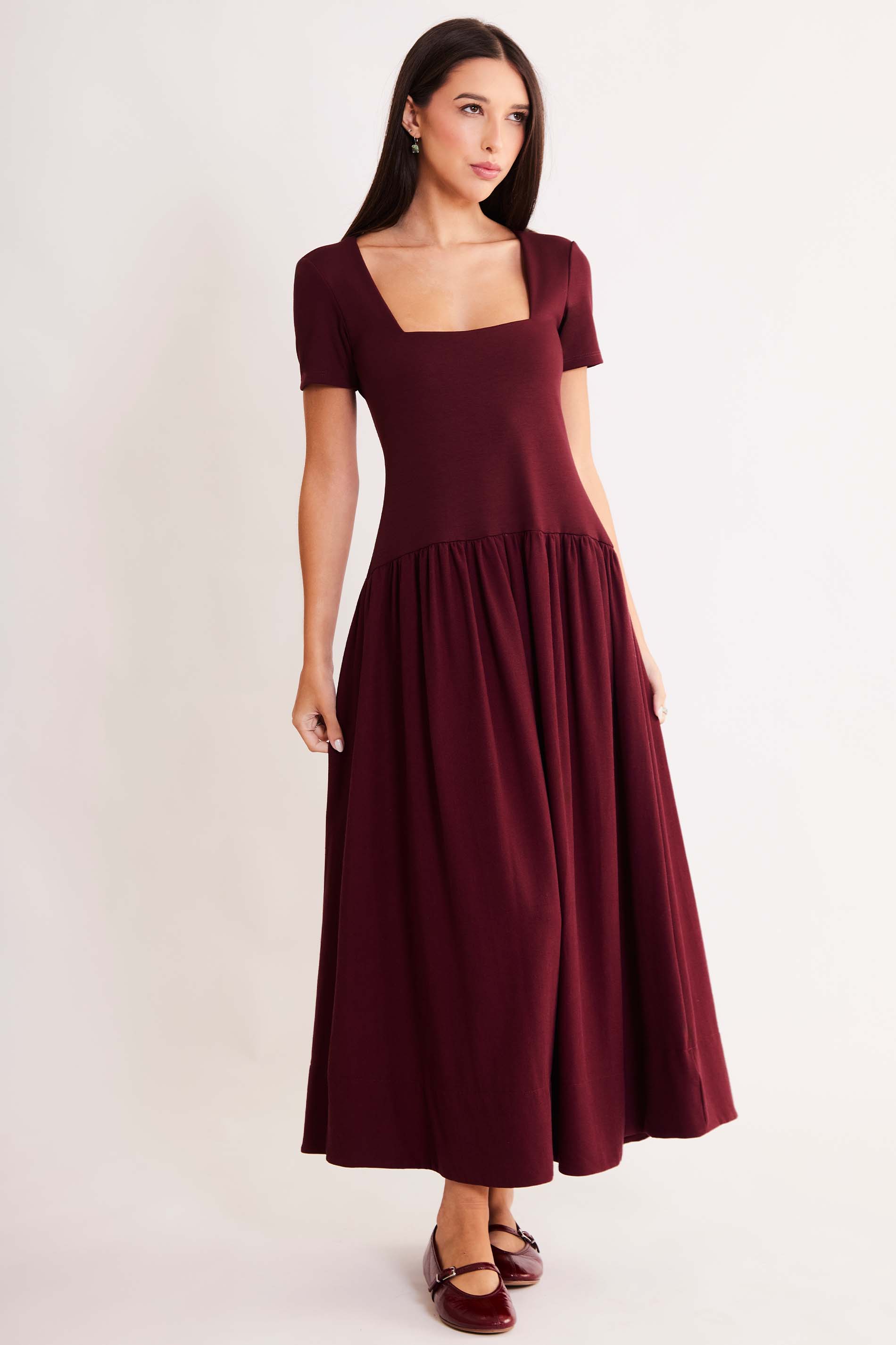 Vestido Midi Allure de Manga Curta em Malha Bodycon e Plano Linen