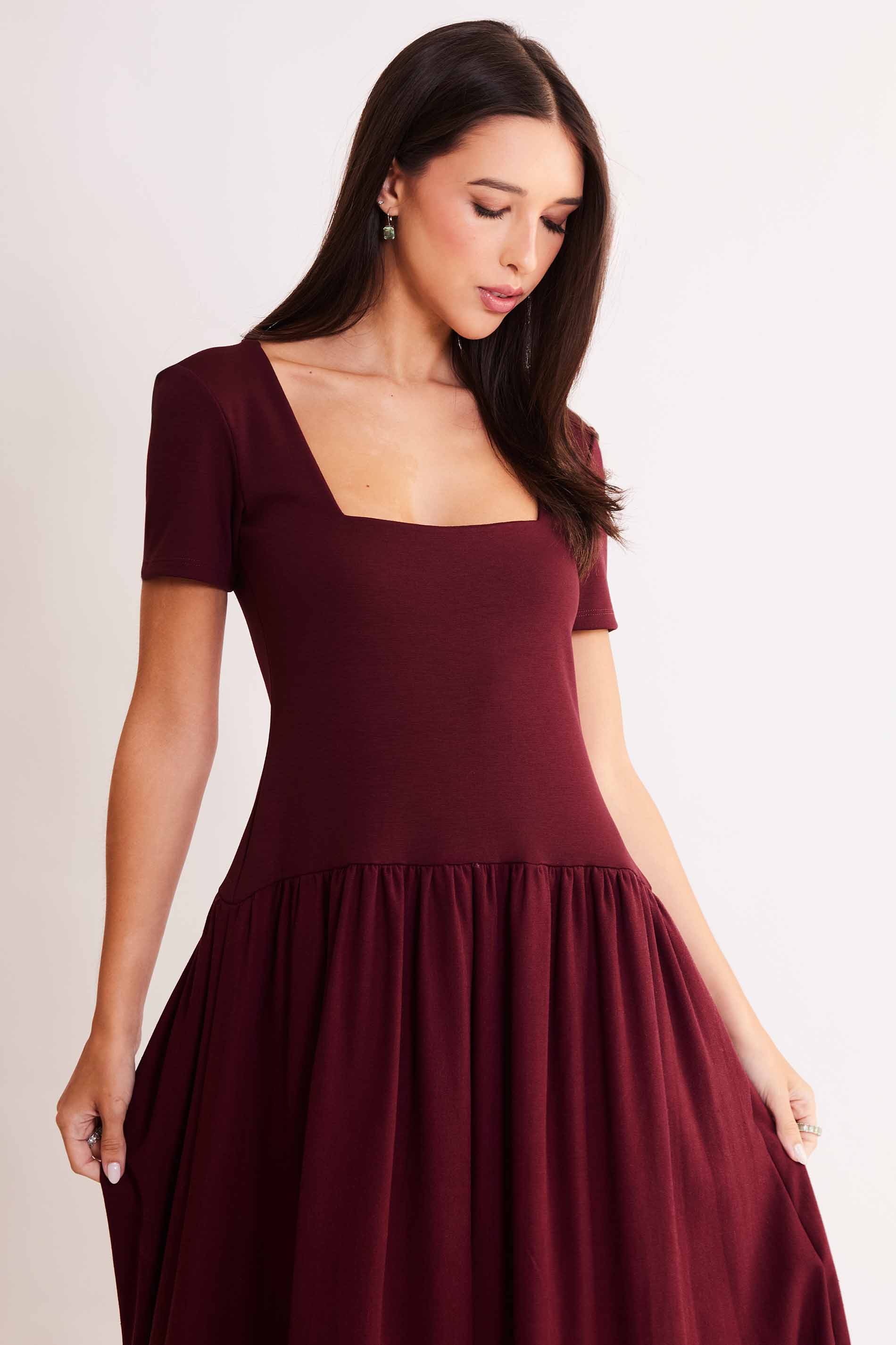 Vestido Midi Allure de Manga Curta em Malha Bodycon e Plano Linen