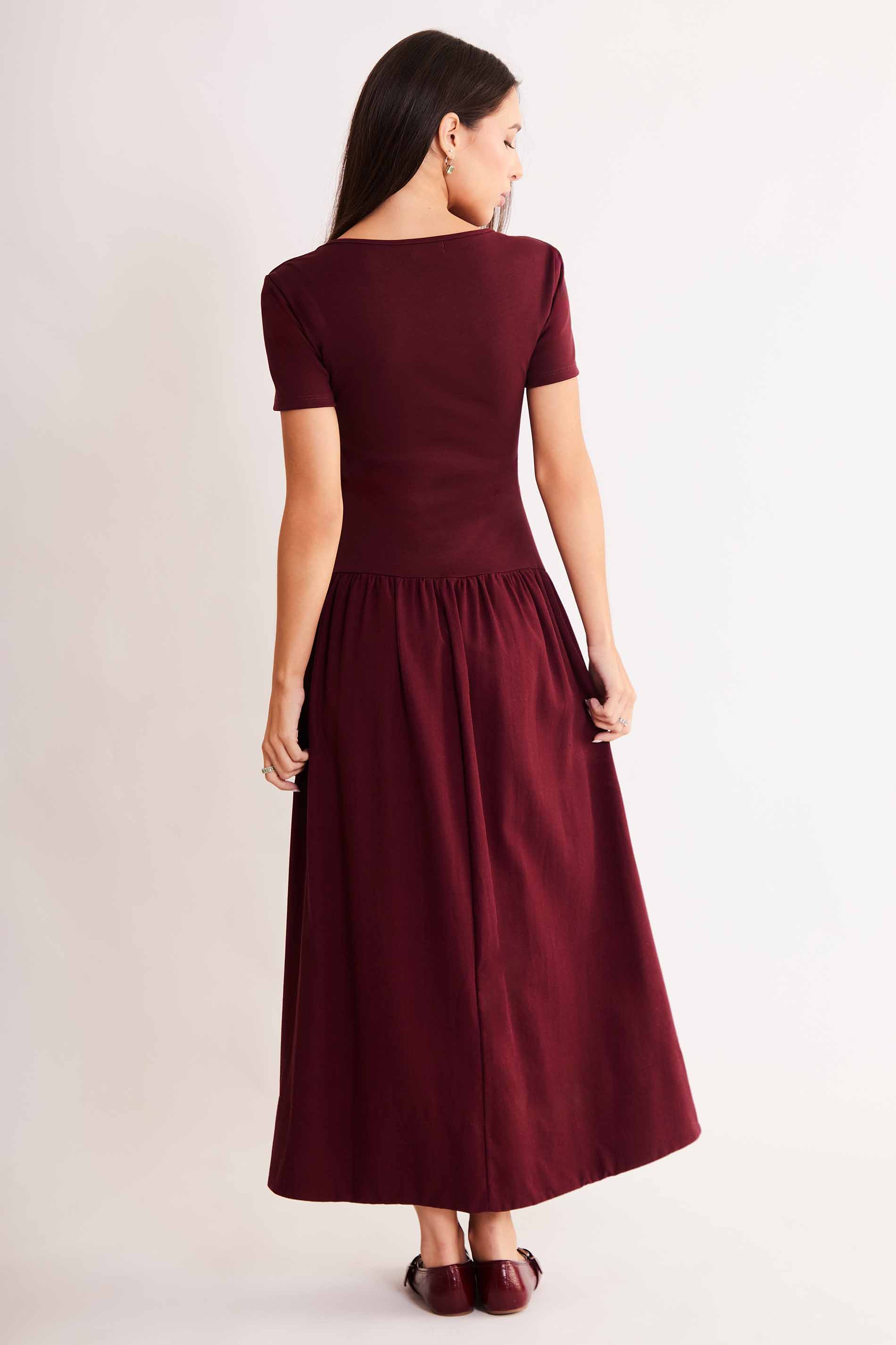 Vestido Midi Allure de Manga Curta em Malha Bodycon e Plano Linen