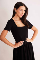 Vestido Midi Allure de Manga Curta em Malha Bodycon e Plano Linen
