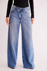 Calça Baggy Urban Frame com Braguilha Deslocada Em Denim