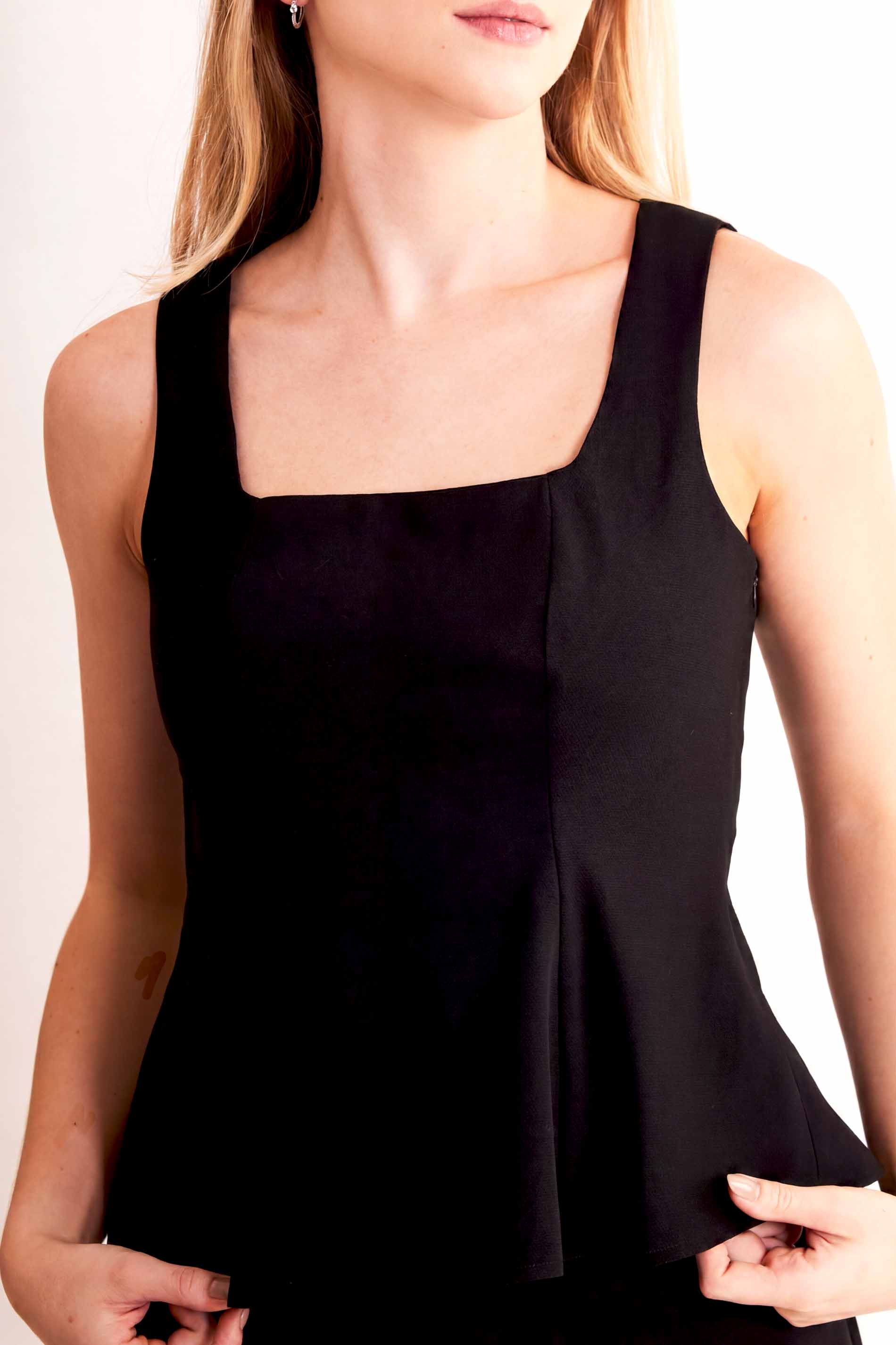 Blusa sem Manga After Dusk em Plano Alfaiataria