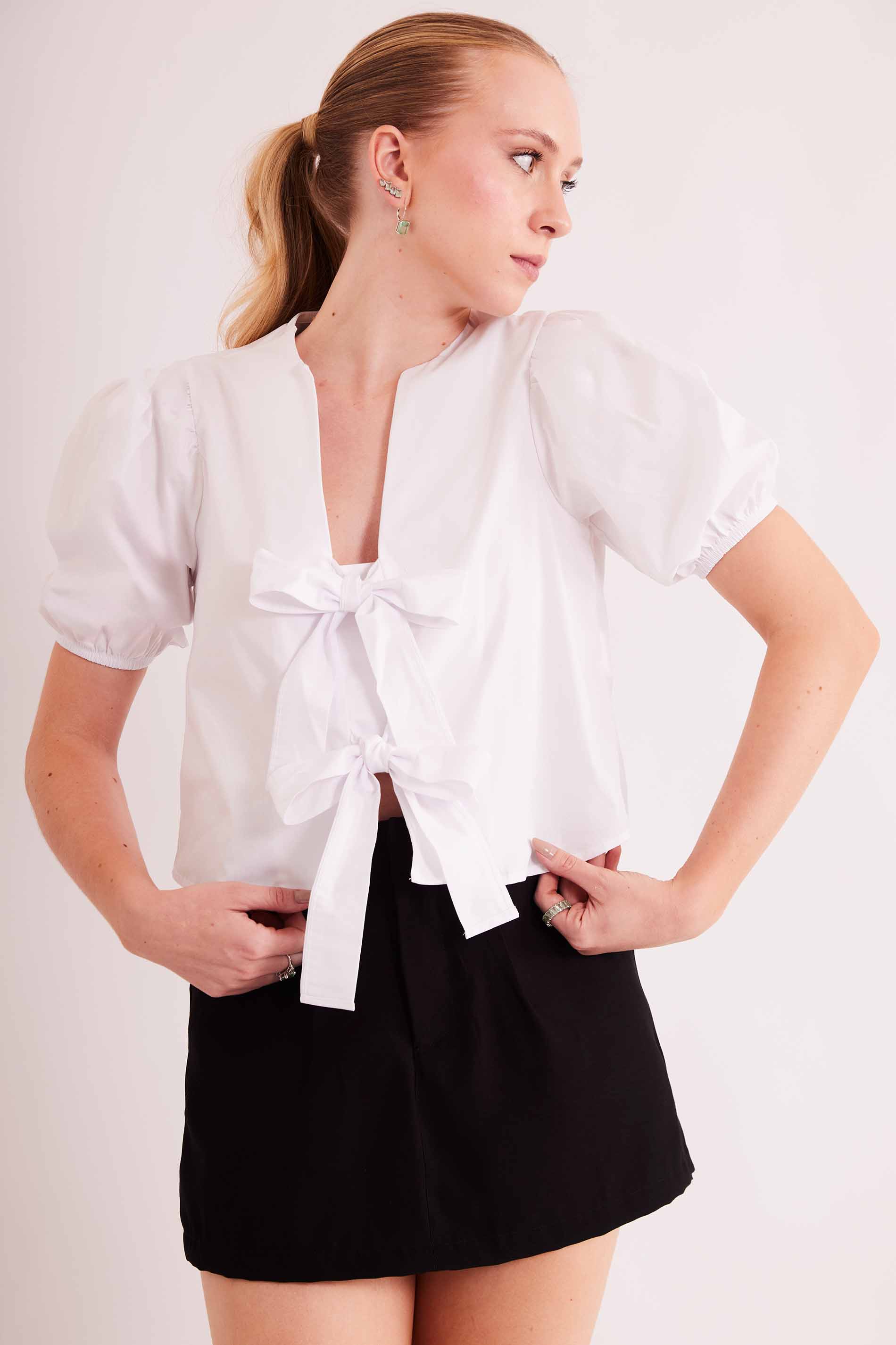 Blusa de Manga Curta New Ease em Plano Tricoline com Elastano