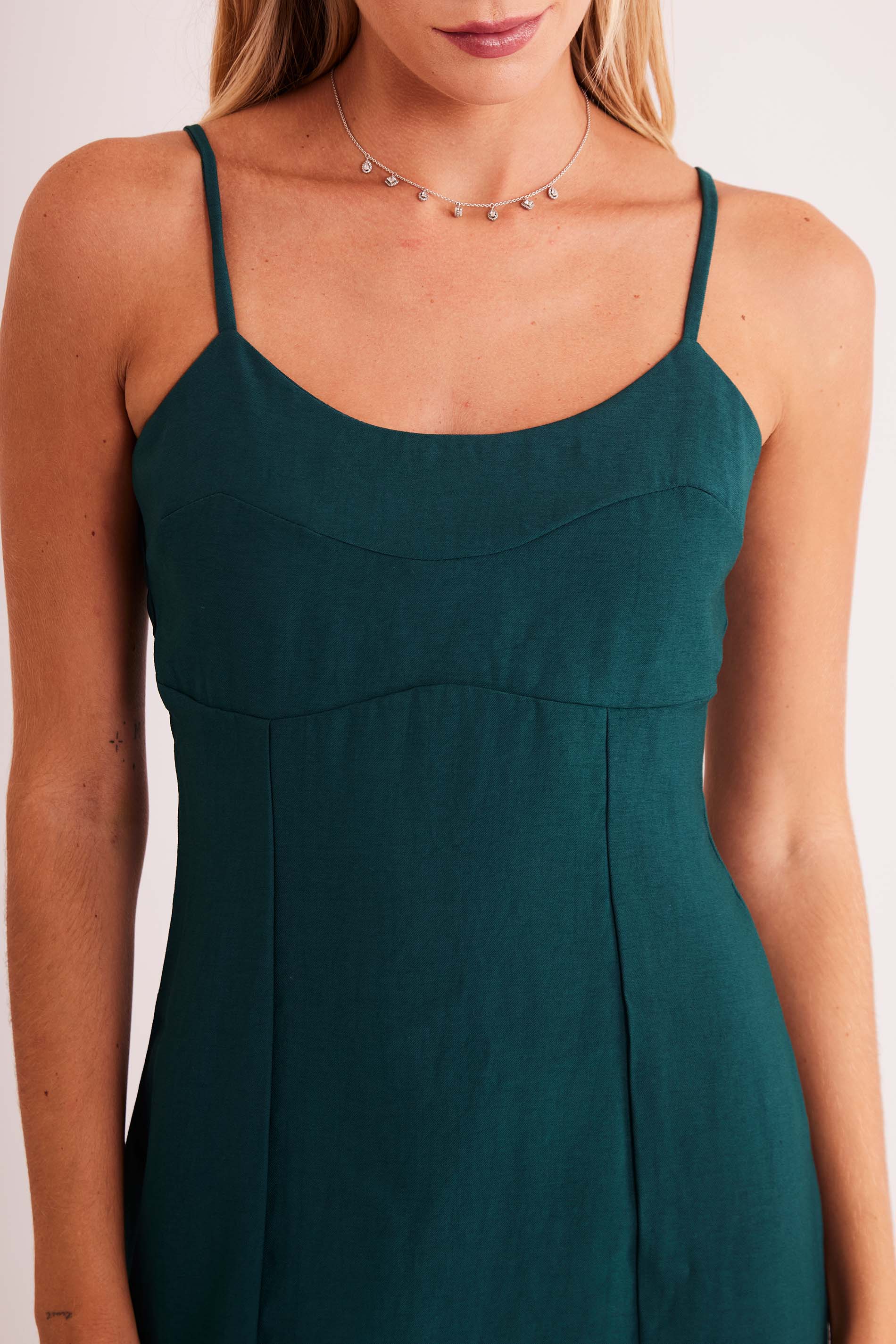 Vestido Curto de Alça New Ease em Plano Alfaiataria Verona e New Sartorial