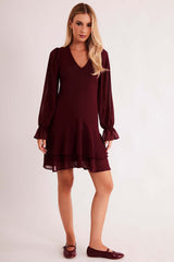 Vestido Curto de Manga Longa New Ease em Plano Chiffon