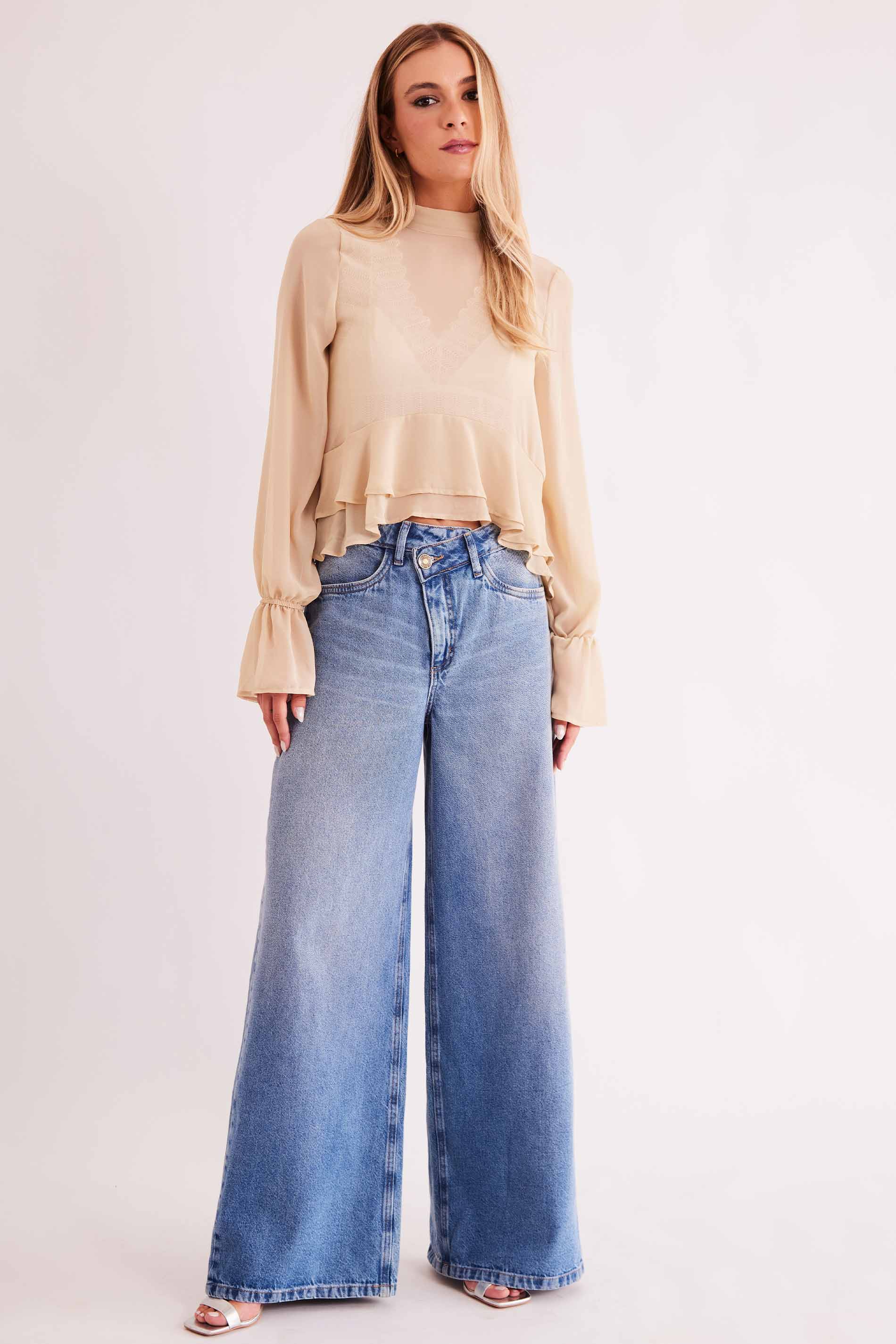 Blusa de Manga Longa Urban Frame em Plano Chiffon