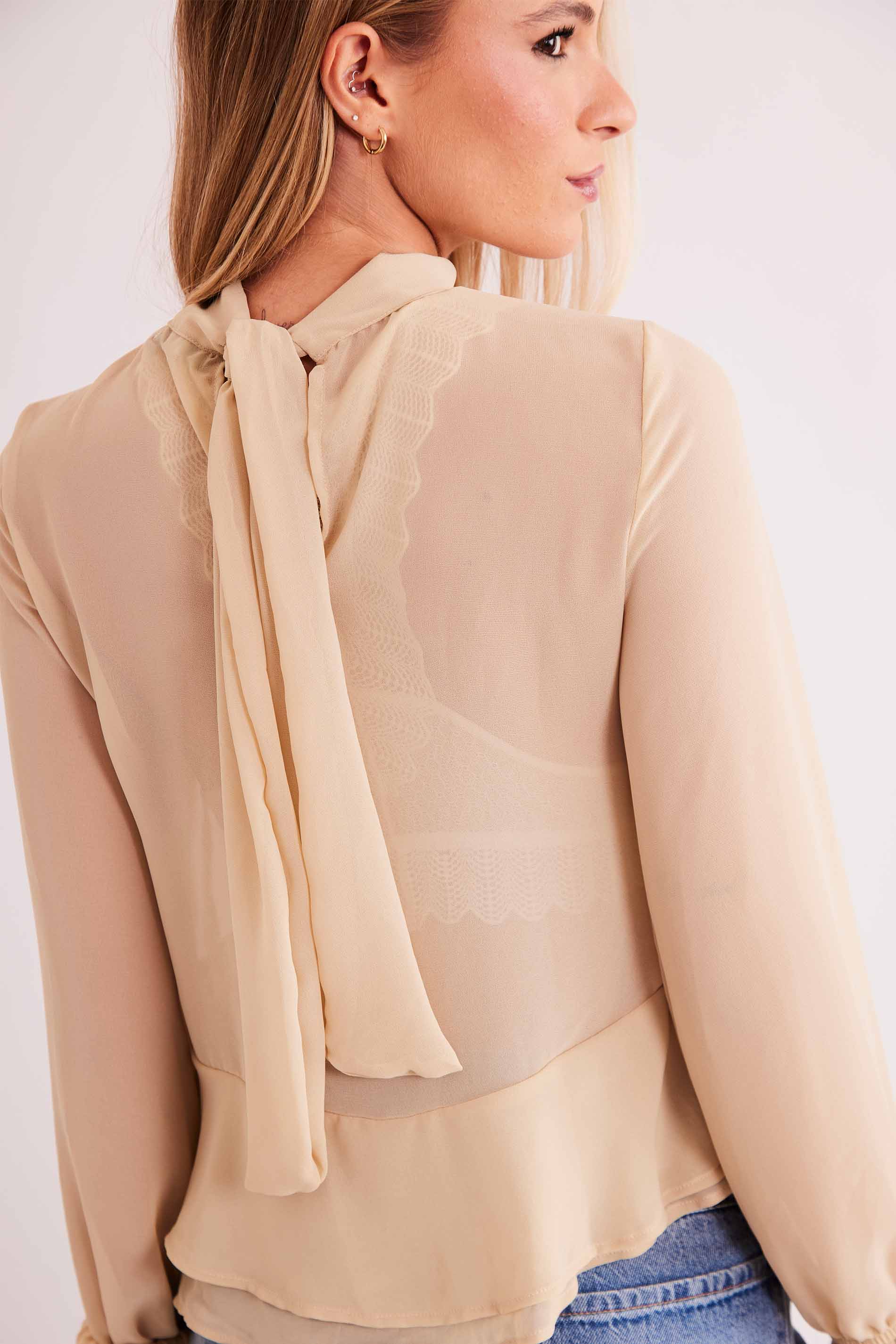 Blusa de Manga Longa Urban Frame em Plano Chiffon