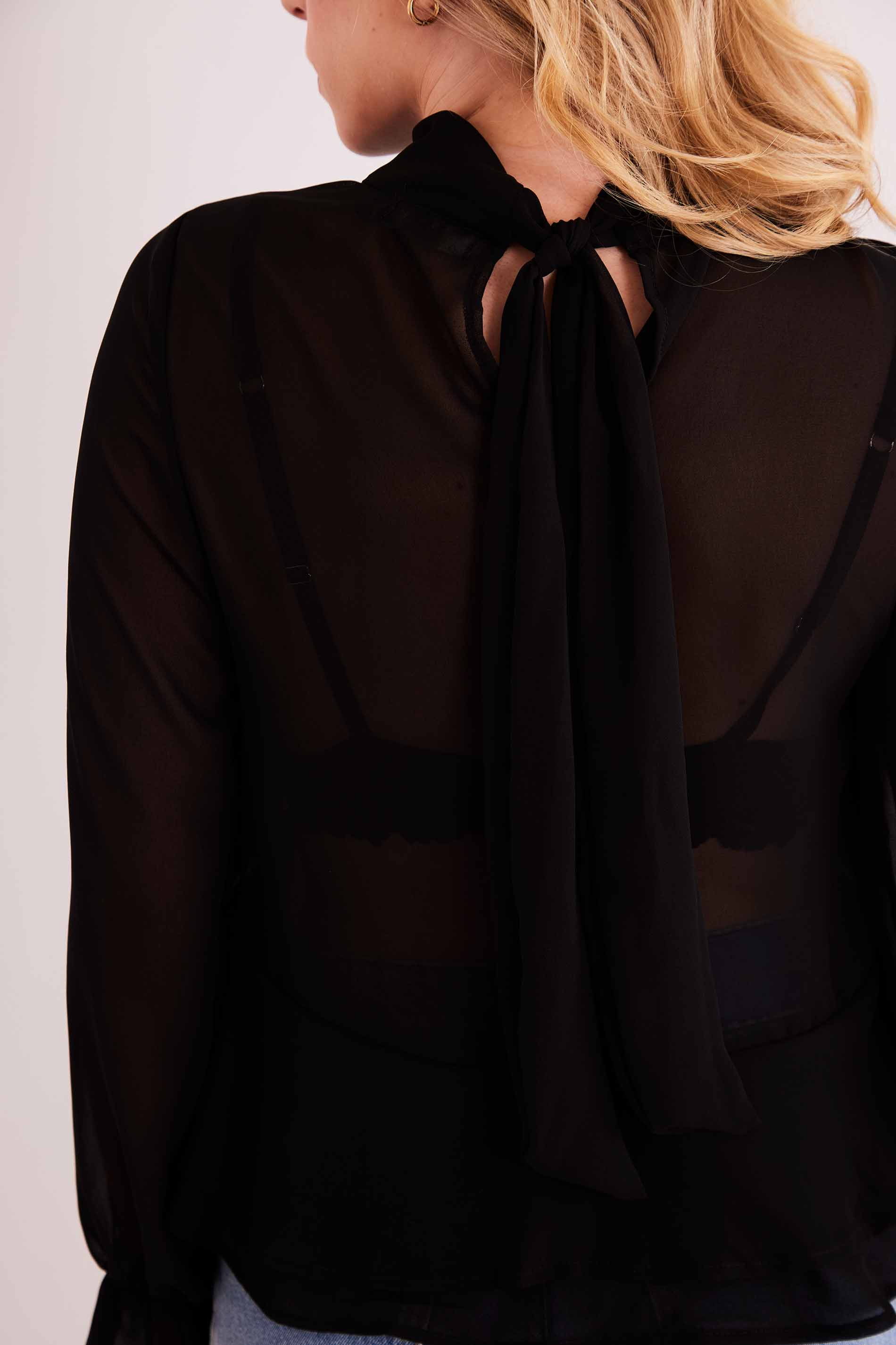 Blusa de Manga Longa Urban Frame em Plano Chiffon